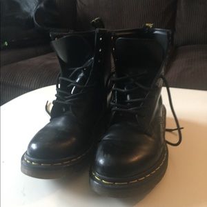 Dr. Martens women’s sz 5 (fits like 6)